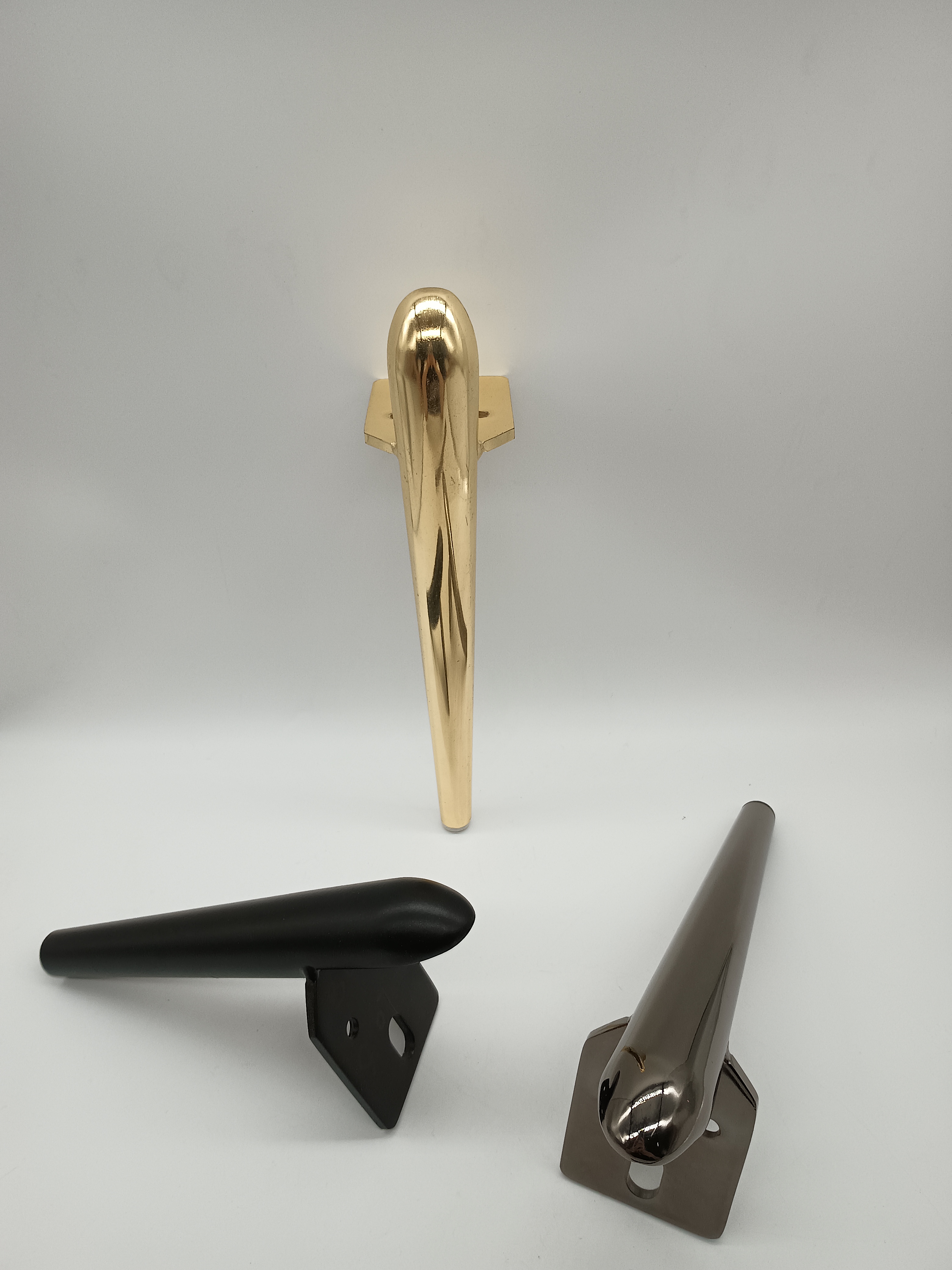 Patas doradas modernas del sofá de los muebles del metal del estilo caliente de la venta 