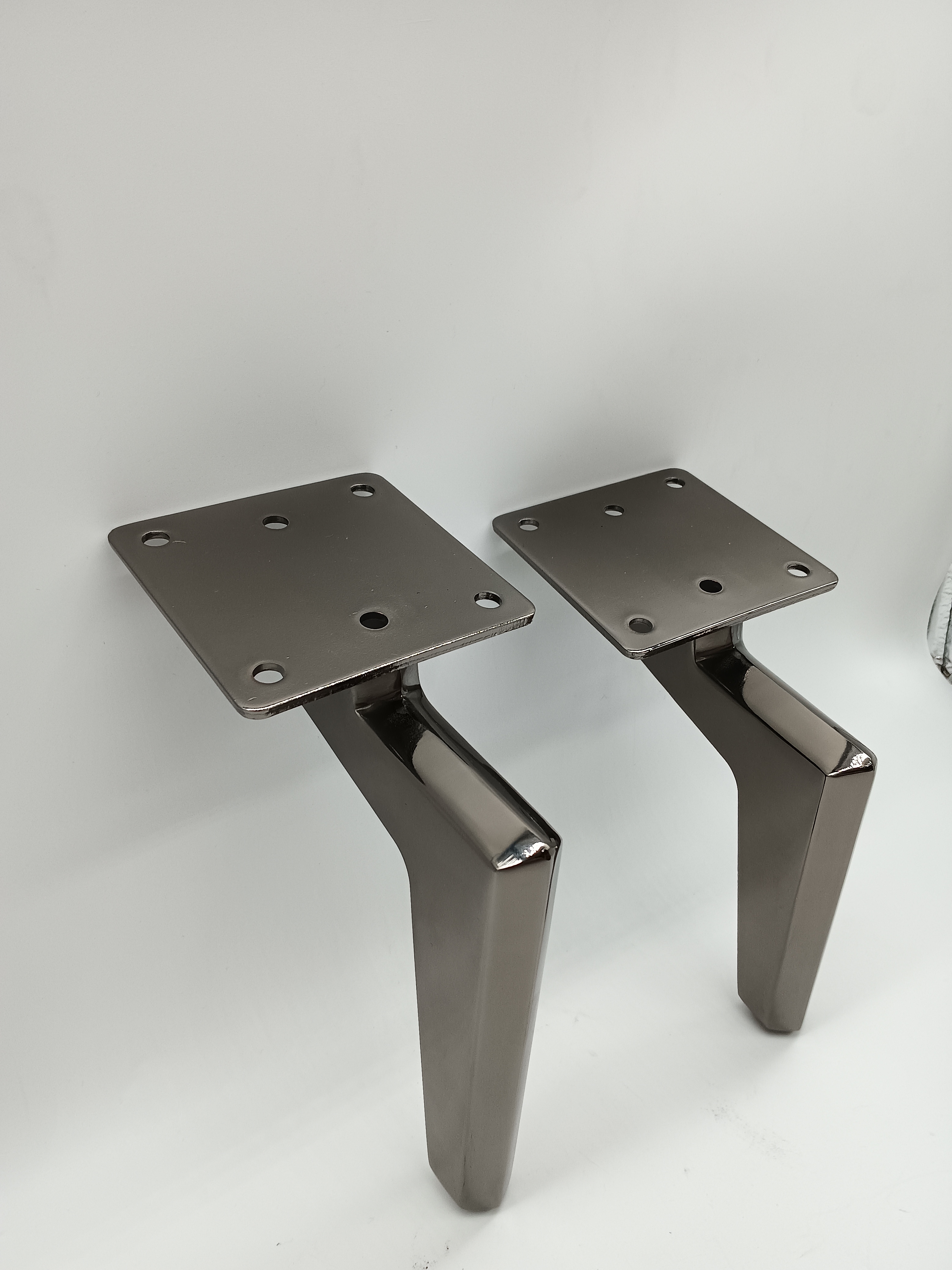 Pata ajustable del sofá del metal de la pierna de acero inoxidable de los muebles de la altura 150m m 