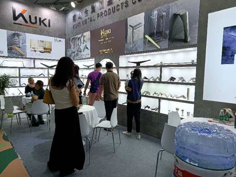 Las patas de sofá de KUKI Hardware brillan en la Feria Internacional del Mueble de Shanghai Pudong