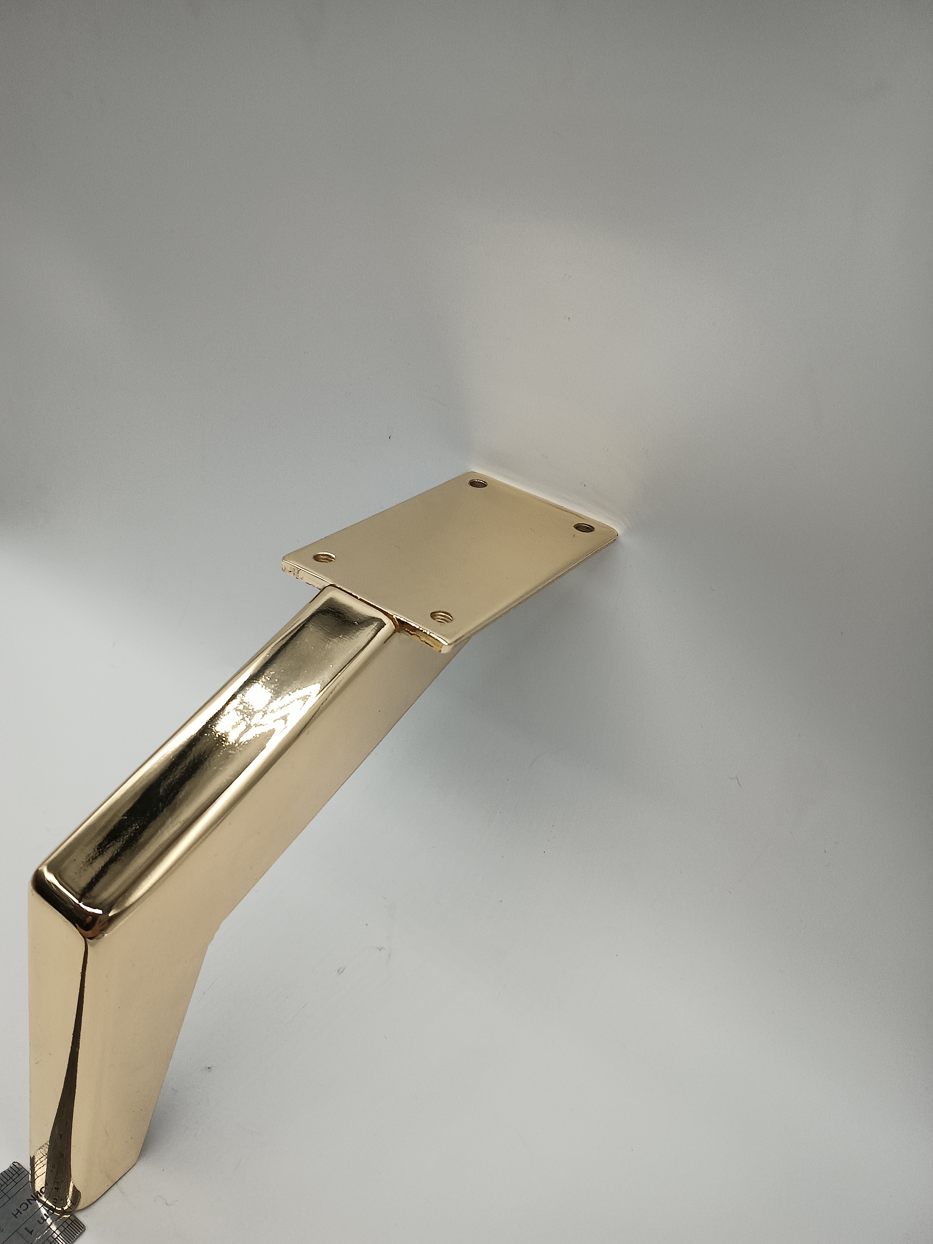  Accesorios de sofá dorados de estilo caliente, piezas de muebles de metal, patas de silla de sofá en ángulo